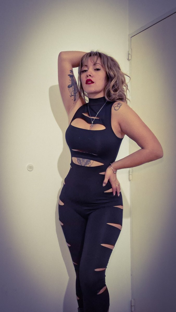 RisqueMorena's tweet photo. Mommy wants you to please her 

#findom #femdom #sumisofinanciero #humanatm #paypig #sph #humilliation https://t.co/A98OBojC1G