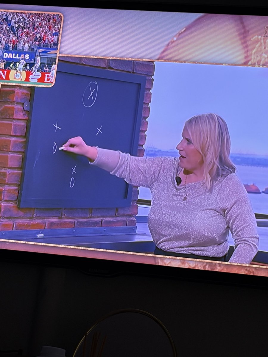racingJimbo's tweet photo. Emma Hayes on the chalk board is killing me here 😂😂😂 who thought this was a good idea? https://t.co/9cEBjmWdmp