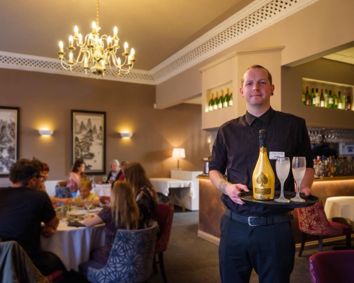 JuniorPoon's tweet photo. #clevedon #visitclevedon #northsomerset #wesrcountry #hillroadclevedon #clevedonhillroad #restaurant #winebar #retirement #thankyou #grateful #thankfull https://t.co/OPR7cwIFnA