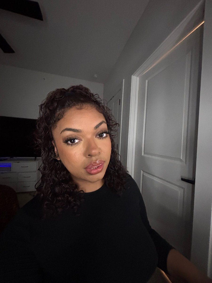 naecole4's tweet photo. 🖤 https://t.co/PDzdRNro3j