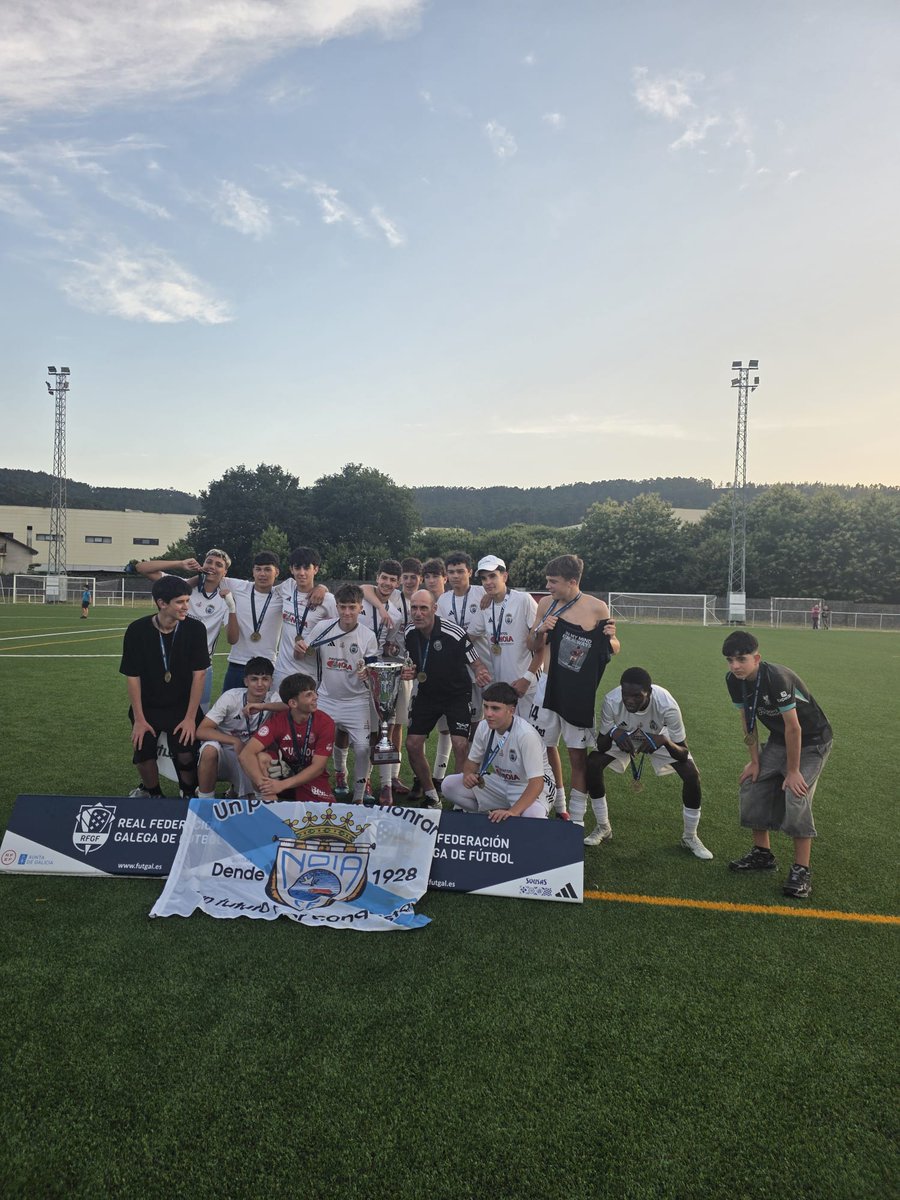 CFNOIA's tweet photo. Lucas foi a estrella do partido ó conseguir un hattrick.
Os goleadores do partido foron Xavi, Lucas (3), Juan, Antón e Samba.

Este fin de semana volven a ter unha cita para certificar o ascenso a Preferente Futgal e pechar unha temporada inolvidable.

SODES MOI GRANDES! 💪🔥 https://t.co/Z40Uea1gRH