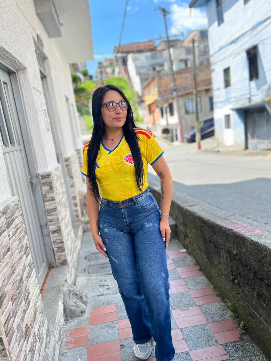 Angie_M_Go's tweet photo. La camiseta se lleva puesta, pero el orgullo se lleva en el corazón. 🇨🇴⚽️ https://t.co/YZX9cEJwiZ