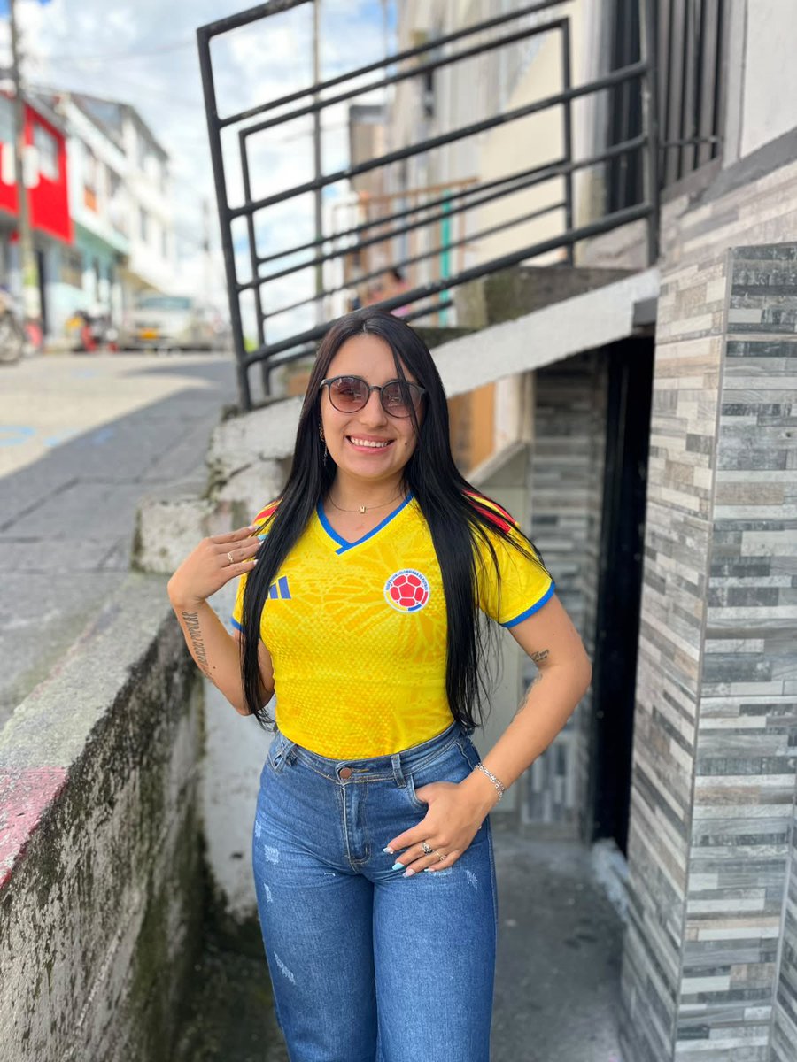 Angie_M_Go's tweet photo. La camiseta se lleva puesta, pero el orgullo se lleva en el corazón. 🇨🇴⚽️ https://t.co/YZX9cEJwiZ