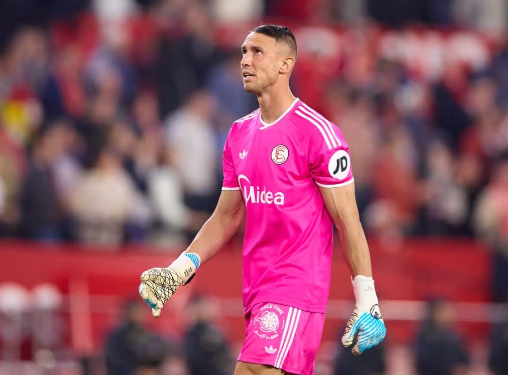 Magpie24_7's tweet photo. 🇪🇸 Sevilla want to sign Odysseas Vlachodimos on a permanent basis from Newcastle United following a successful loan spell, but their financial difficulties will mean that they will be unlikely to match Newcastle's asking price.

As such, Vamos Mi Sevilla (via SportWitness) report they are looking into creative solutions to bring the Greek international back to the club while also reducing the cost. And one of those solutions would be to give Newcastle first refusal or a priority purchase option on various assets in the first team or in the club’s youth system.

Sevilla have a very strong academy system which could appeal to Newcastle, while first team players such as French midfielder Lucien Agoume are highly sought after.

Whether or not Newcastle give the proposal any credence remains to be seen but it is an interesting approach to keep an eye on! 👀

#NUFC #NUFCNews #Newcastle #EPL