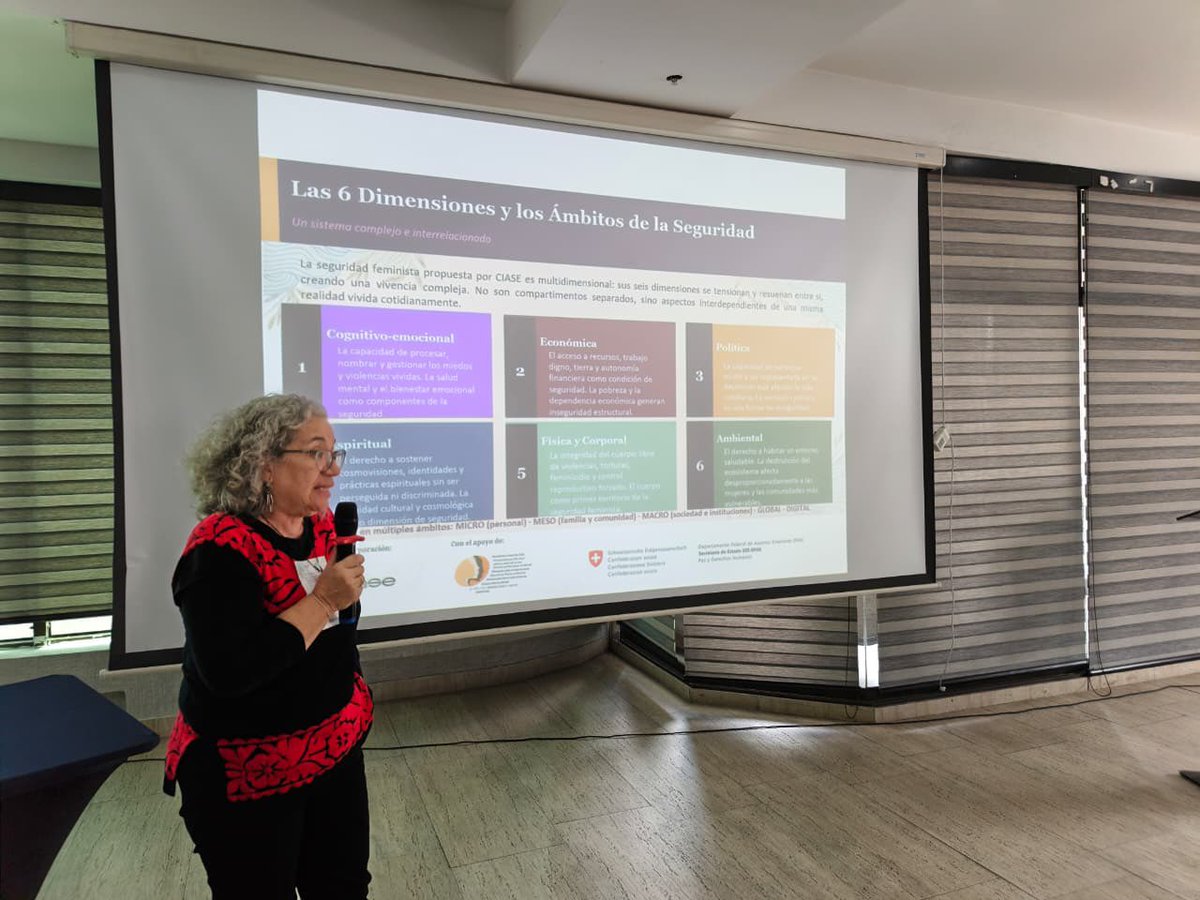 Ciase_ong's tweet photo. 🔶 Este diálogo multiactorial busca debatir críticamente las nociones tradicionales de seguridad y los enfoques centrados en el cuidado, la sostenibilidad de la vida y las perspectivas feministas y territoriales de paz.

🤝ONU Mujeres, @SuizaColombia  y Mujeres de Paz en el Mundo https://t.co/x0B8Nx6eWG