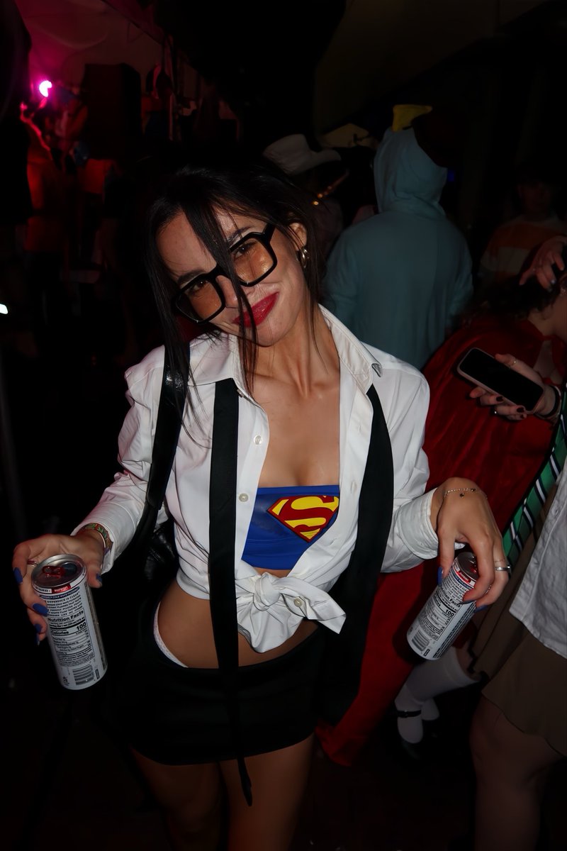 litrushluv's tweet photo. save me superman, save me help… https://t.co/0pIdVWDUGN