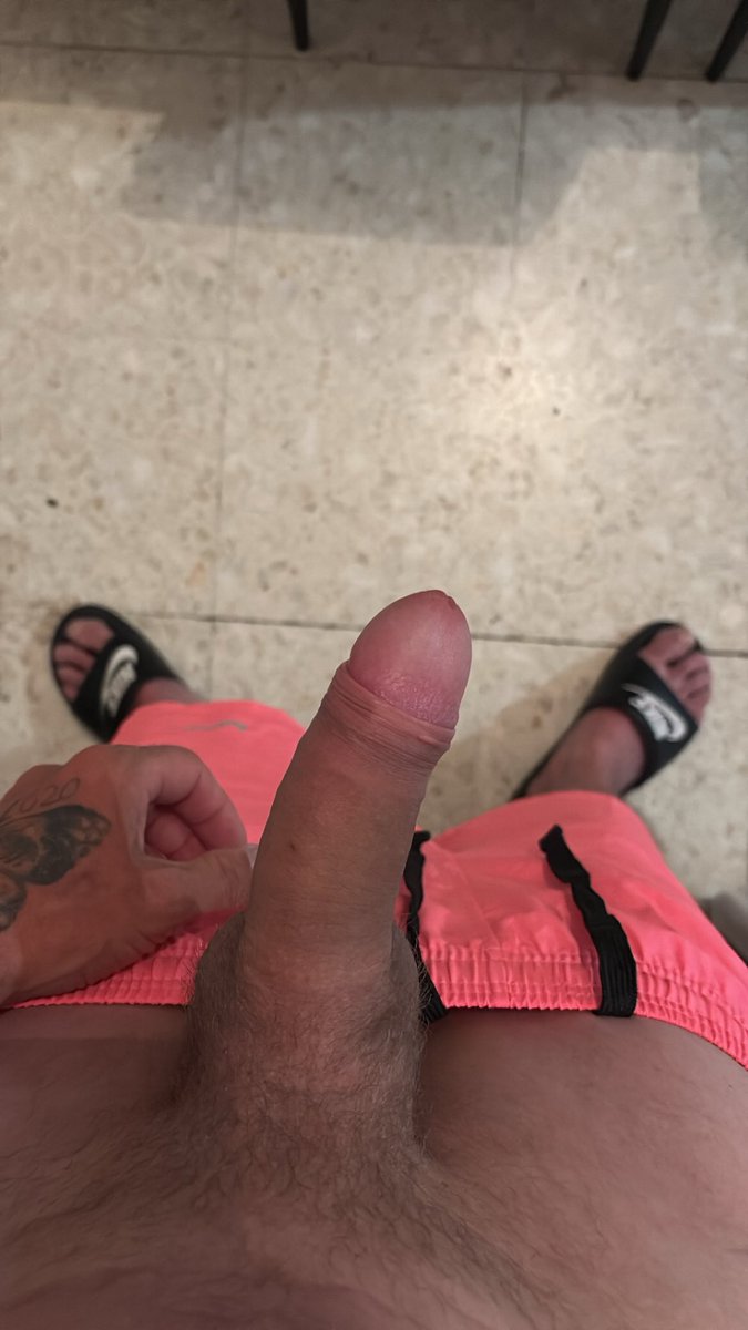 fufu__off's tweet photo. Allez, mets-toi à genoux et suce😏 https://t.co/rq4oabs2qP