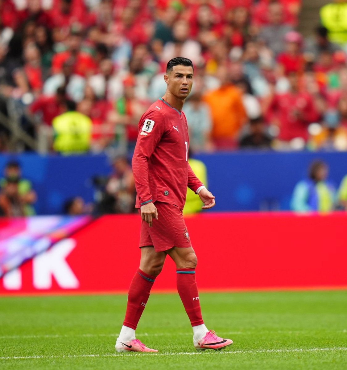 madrid_total2's tweet photo. Toni Kroos: “Cristiano Ronaldo es titular en Portugal porque es su mejor delantero de área, no por su nombre”.

GRÍTALO TONI. https://t.co/p8qmLYSvQf