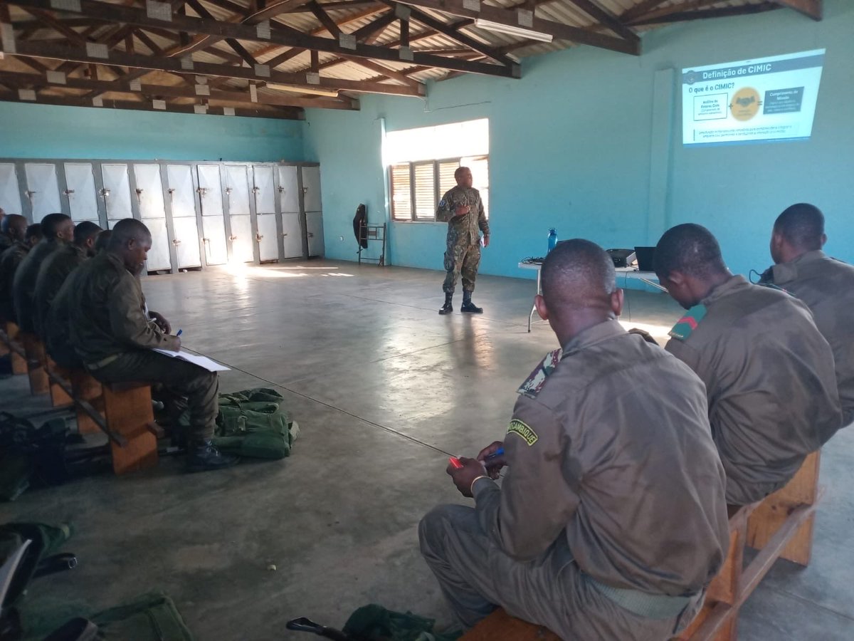 EUMAMMozambique's tweet photo. The cross-cutting topics week continued at #Katembe Training Camp, bringing together key areas that contribute to improved performance in the theatre of operations for the 1st Quick Reaction Force (#QRF) of #ArmyCommandos of the #FADM
at guide military action. https://t.co/zlMONqoiPW