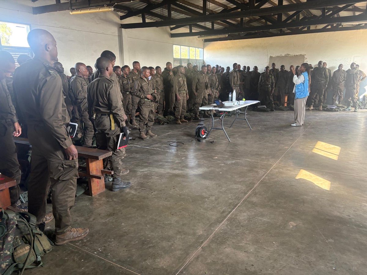EUMAMMozambique's tweet photo. The cross-cutting topics week continued at #Katembe Training Camp, bringing together key areas that contribute to improved performance in the theatre of operations for the 1st Quick Reaction Force (#QRF) of #ArmyCommandos of the #FADM
at guide military action. https://t.co/zlMONqoiPW