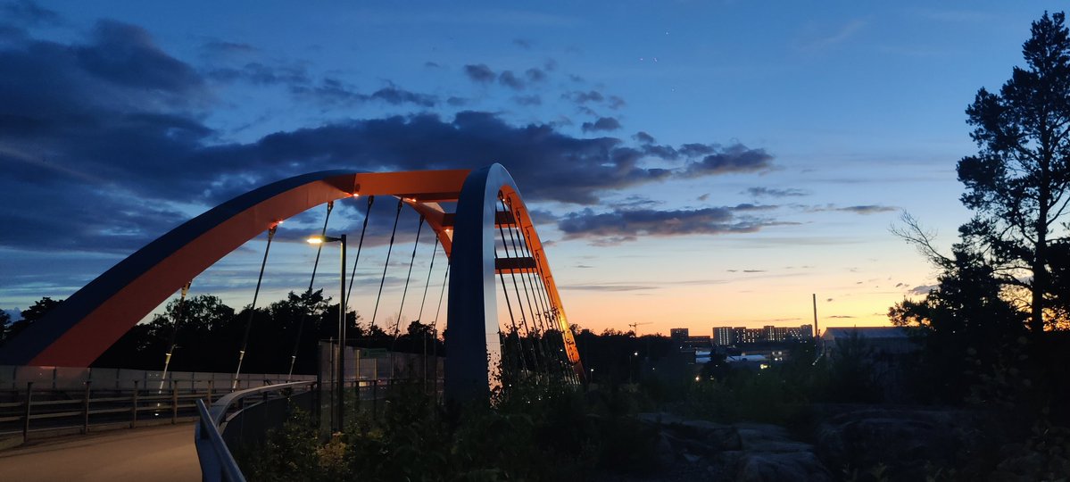 Perolus's tweet photo. There is this bridge close to where I live. It has been the normal destination for an evening walk when I feel the need.
Last couple of weeks I've felt myself going a bit crazy at home, so I've been walking there a lot. Pictures from different occasions. https://t.co/llfHQy7mg2