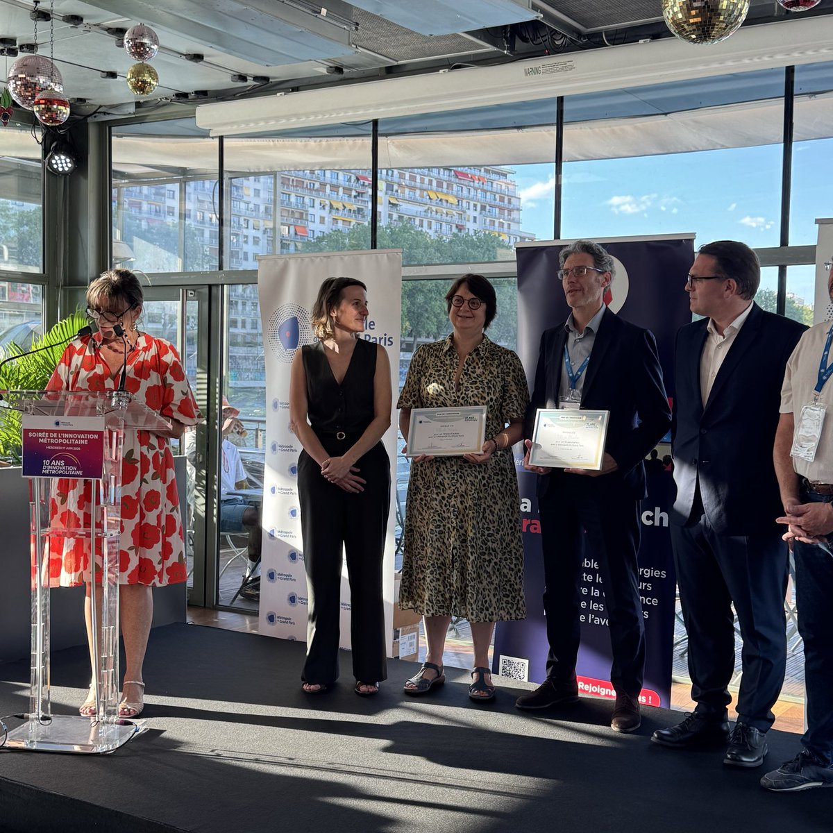 Scx_Flo's tweet photo. La @GrandParisMGP remets  des prix aux 10 communes les plus innovantes de la MGP 

Ravie de recevoir au nom de @laurent_sceaux le "Prix de l'Anticipation Territoriale" qui met en valeur le travail ambitieux de #Sceaux  autour de l'adaptation au changement climatique https://t.co/1PrQRtQwiU