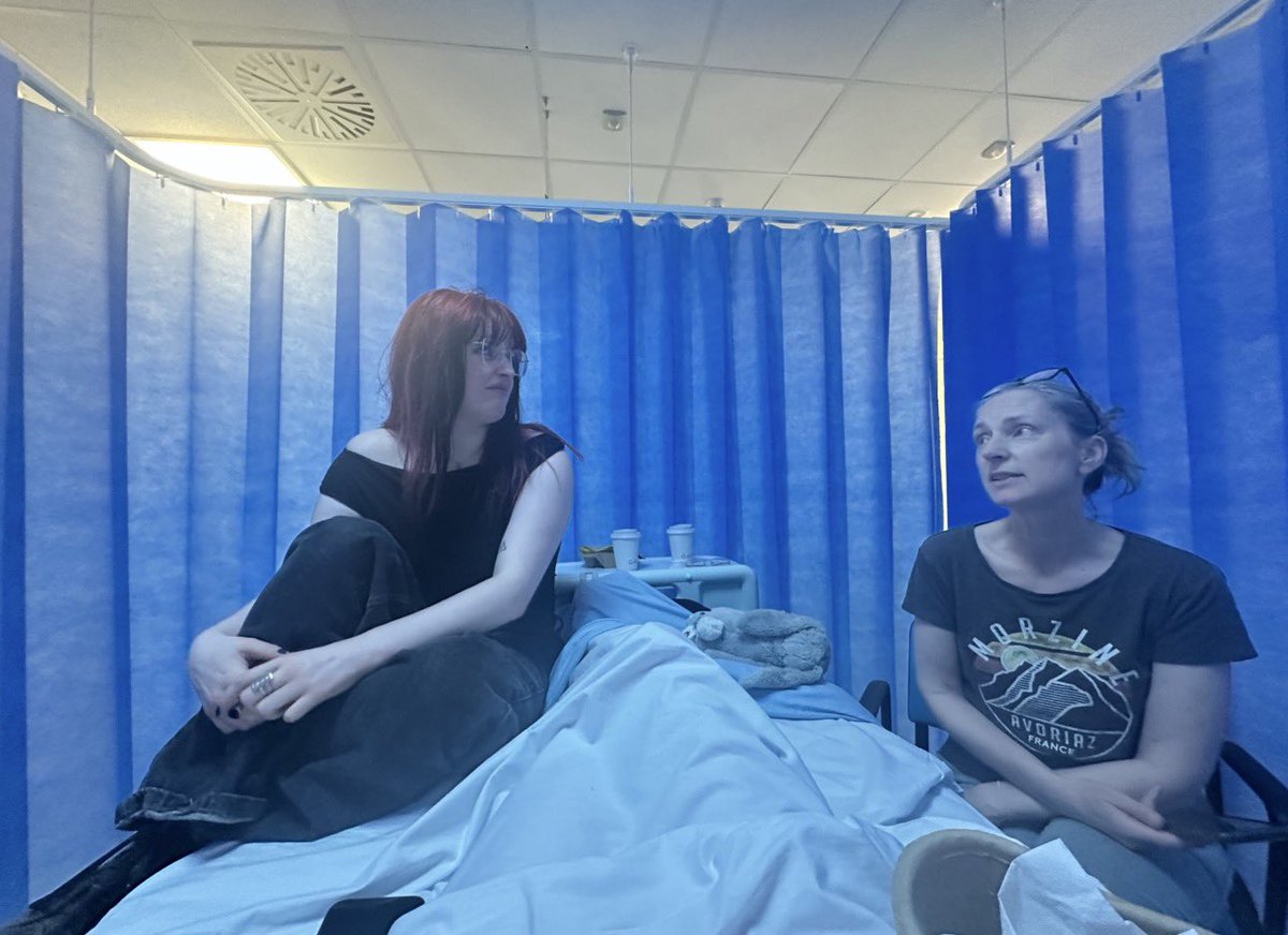 iambethmckenzie's tweet photo. not to mention my most beautiful family and friends who bring political discussions to my bedside :))) https://t.co/iImIZvOZXw