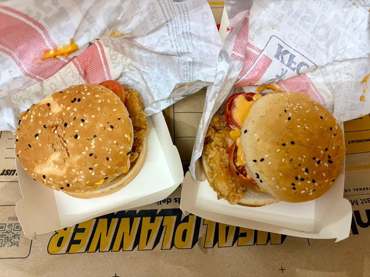 asis108's tweet photo. @Swiggy I ordered “Indian Tandoori Chicken Roll Chicken Roll x2” and got 2 chicken burgers instead. Why is Swiggy neglecting my complaints .. do I always have to post these negligences on X twitter to get their attention? https://t.co/IoJF9BVsLc