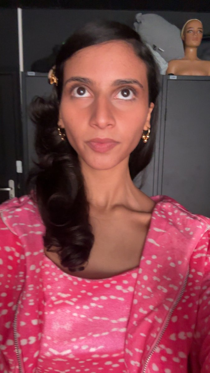 beyzuIa's tweet photo. side quest summer modeling a pink deer https://t.co/1zT8SpYYnb