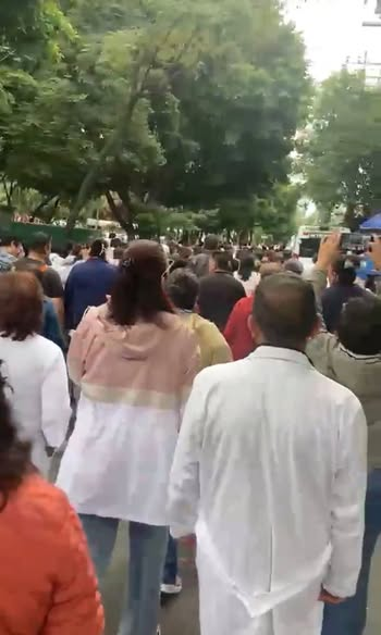 GARCIPAVON's tweet photo. 👊 Médicos y trabajadores del hospital psiquiátrico Juan N Navarro se manifiestan en las calles de Tlalpan, por la falta de servicio de alimentos desde hace una semana para los pacientes de ese centro de salud. Así todo… 
👉Vía: Enrique Rodríguez
https://t.co/BwYvEerAWp...   
https://t.co/4TpaXNFEnA... 
✍️ Sergio Zúñiga Sánchez