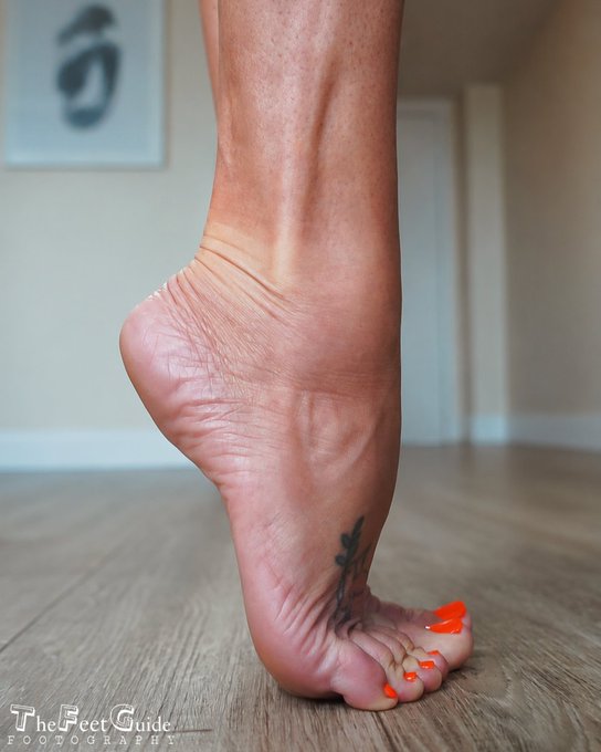 TheFeetGuide - 2 pic. We once crossed paths but never encountered until now. We'll have many more encounters in the future 🫶🏾 @dovely_feet 👣🕊 https://t.co/jSUGHVomkA