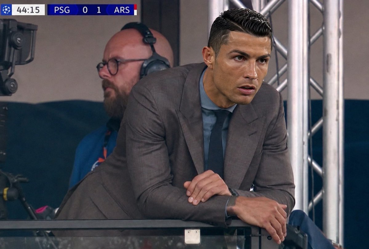 Starbeedo's tweet photo. @thenihiin @Cristiano @Maryam____xx @selecaoportugal Him dey chase 1000 goals https://t.co/YU5TBbpuW3