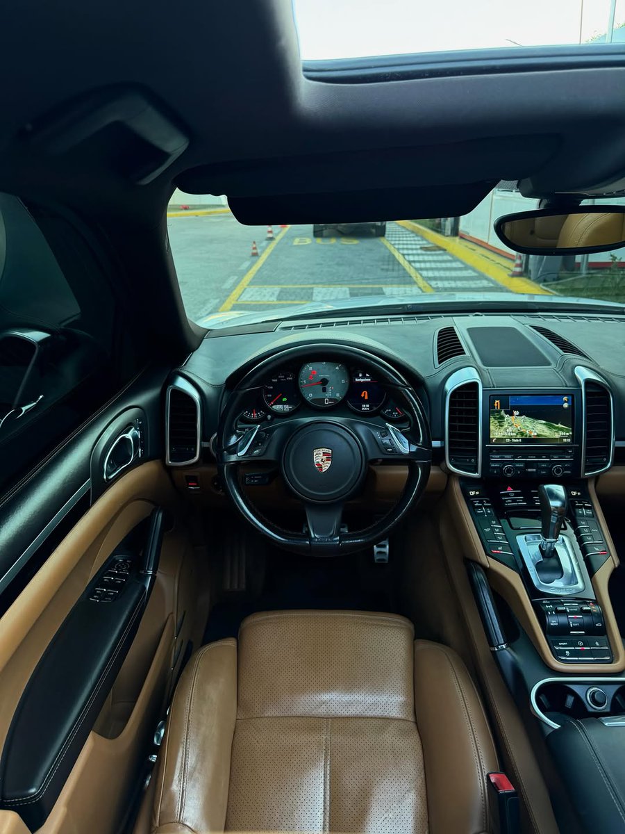 nocarcontext's tweet photo. Porsche Cayenne S Platinium Edition 🤍🤍 https://t.co/kTIGDs2O7f