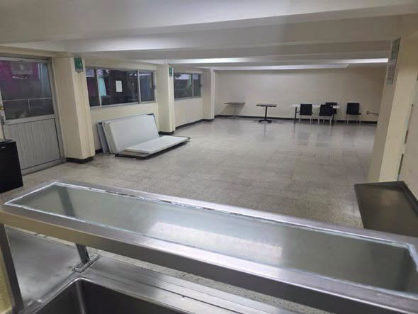 GARCIPAVON's tweet photo. 👊 Médicos y trabajadores del hospital psiquiátrico Juan N Navarro se manifiestan en las calles de Tlalpan, por la falta de servicio de alimentos desde hace una semana para los pacientes de ese centro de salud. Así todo… 
👉Vía: Enrique Rodríguez
https://t.co/BwYvEerAWp...   
https://t.co/4TpaXNFEnA... 
✍️ Sergio Zúñiga Sánchez