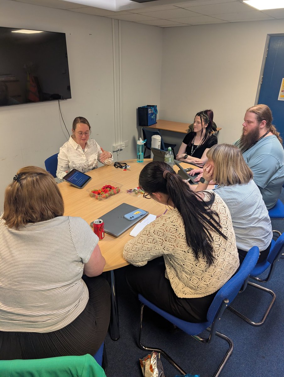 CarrieB4ll's tweet photo. A great session sharing best practice of using iPads to enhance learning for our young people across schools within the New Bridge Trust! Thank you to Sarah Marlor for sharing your expertise! https://t.co/ywmbYPdb5v