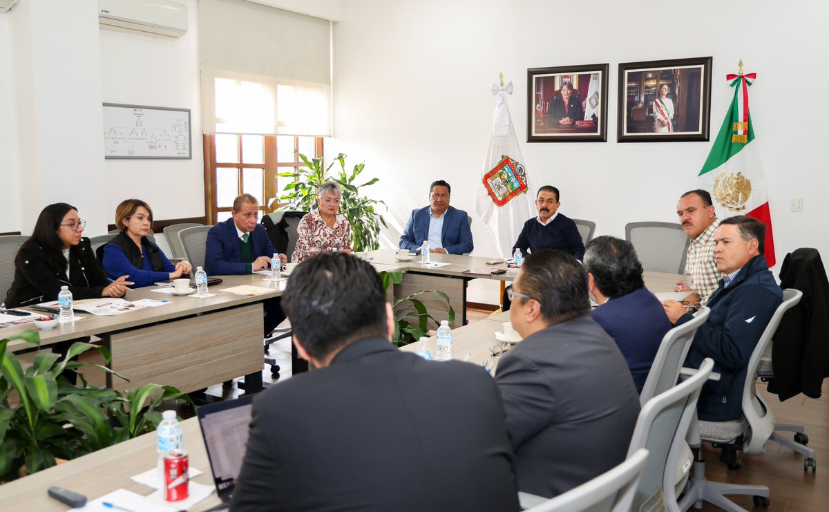 SeducEdoMex's tweet photo. 📚🌱 El Secretario Miguel Ángel Hernández Espejel analizó los avances en el diagnóstico de las trayectorias educativas de secundaria para impulsar la permanencia y conclusión escolar de las y los estudiantes. https://t.co/F3DRLguD1i