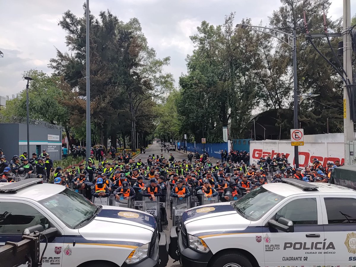 comunistamexico's tweet photo. El maestro luchando, también está enseñando!! https://t.co/Qm6LMUq3iB