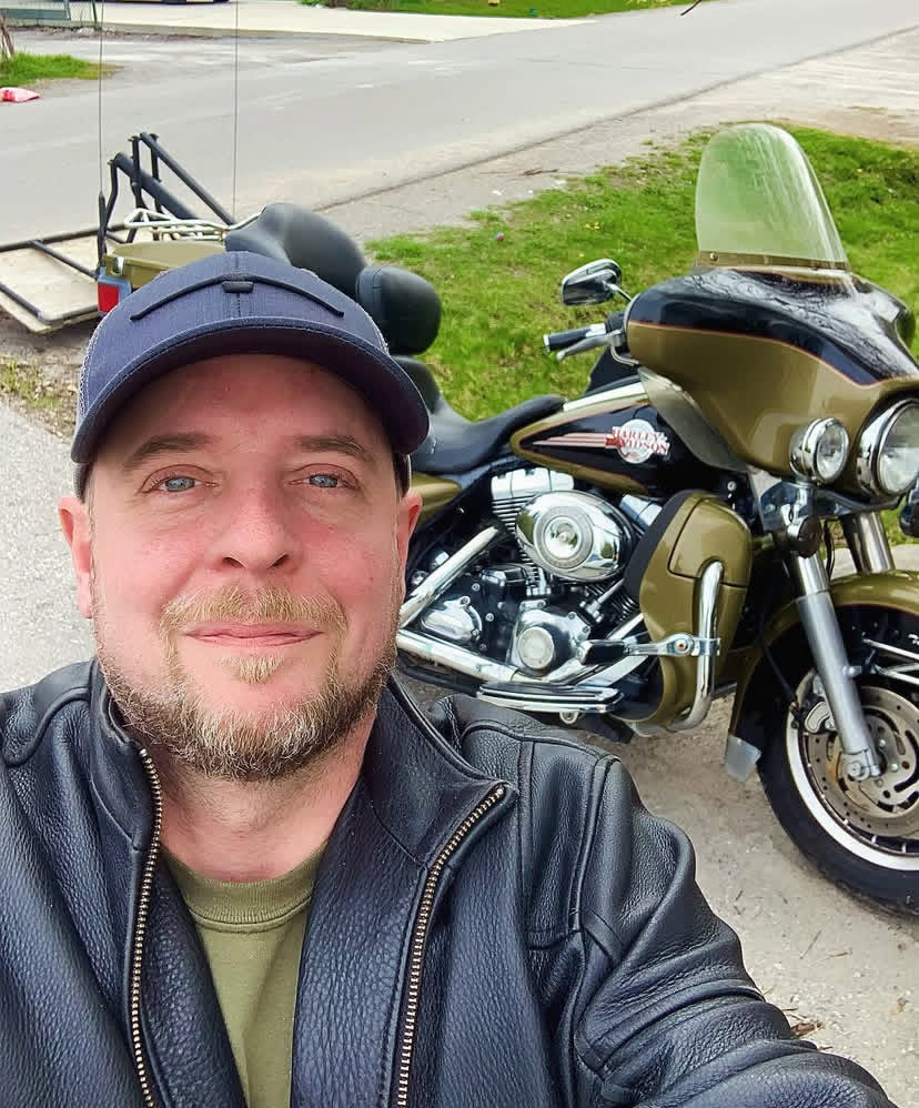 TravisRobewpkt's tweet photo. Wanna take a ride with my Harley https://t.co/ihpLVL5O4V