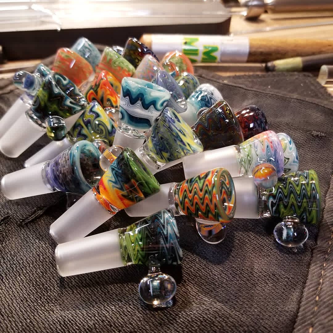 paulbrehm_'s tweet photo. My schedule is finally starting to open up again so if you are a store looking for an order or a collector wanting a custom, now is the time! Thanks for the support everyone! #glassofig #wigwag #linework #vacstack #rewig #uvglass #uv #martini #slides https://t.co/HcfLrXAC7U