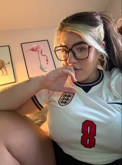 👸🏼Charlotte Rachel - Who’s watching? .. I’m think 2-1 England #worldcup #itscominghome https://t.co/TIaGnkSzHx