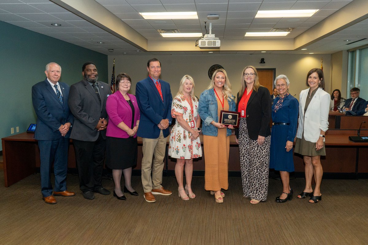 TNedu's tweet photo. ⭐🏆 Congratulations to Tennessee's six 2025 #NationalBlueRibbonSchools!

The @NatlBlueRibbon Schools Program recognizes schools for their academic excellence or progress in closing achievement gaps among student groups.

This year's Tennessee honorees are:

⭐ Chuckey Doak Middle School, @GreeneCoSch
⭐ Discovery School, @MCScommunicates
⭐ EastView Elementary School, @GreenevilleCity
⭐ Findlay Elementary School, @WhiteCoSchools
⭐ Hume-Fogg High School, @MetroSchools
⭐ McFadden School of Excellence, @rucoschools

Join us in celebrating these outstanding schools and their commitment to student success! 👏
