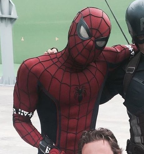 danipaicart's tweet photo. So the CW prototype suit is canon now? #Spiderman #SpiderManBrandNewDay https://t.co/HOVfaWF4BY