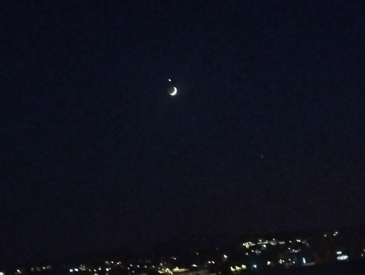 buvaredneck's tweet photo. Venus encuentra a Selene ♥️ https://t.co/Gc4ZMrE0un