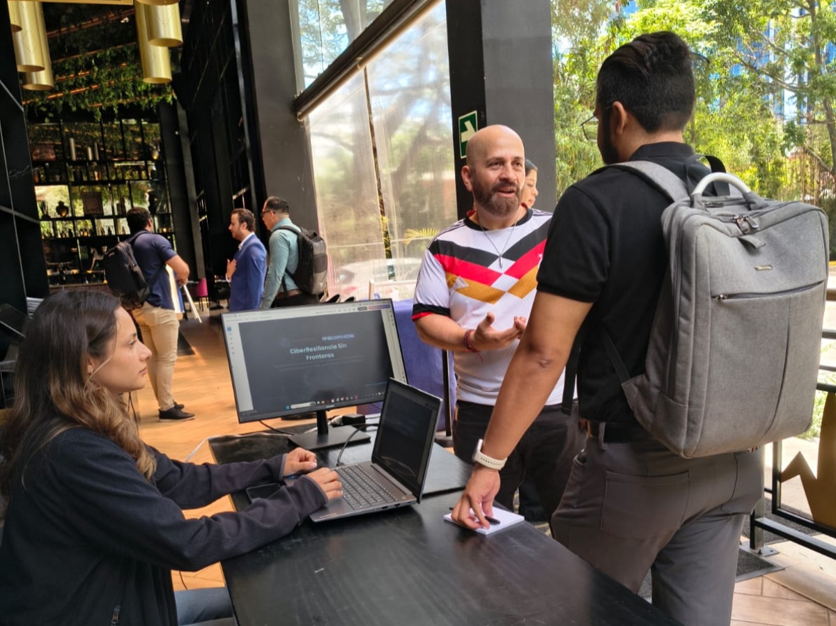 AdvicegroupL's tweet photo. Gracias por ser parte de "Ciberseguridad sin Fronteras". Compartimos conocimiento, fortalecimos conexiones y celebramos juntos el Día del Padre con un World Cup Viewing Lunch ⚽🥩. ¡Gracias por hacer de este evento un éxito! 🙌🏼

#Ciberseguridad #Networking #AdviceGroupLATAM https://t.co/hLq74WlCJl