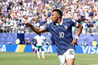 mapitangueira's tweet photo. craque da inglatterra- meteu dois gols

craque da argentina- meteu três gols

craque da frança- meteu dois gols

craque do Brasil- meteu gol e salvou o Brasil da derrota

o futebol agradece a Copa do Mundo de 2026. https://t.co/3bTu8IgRsj