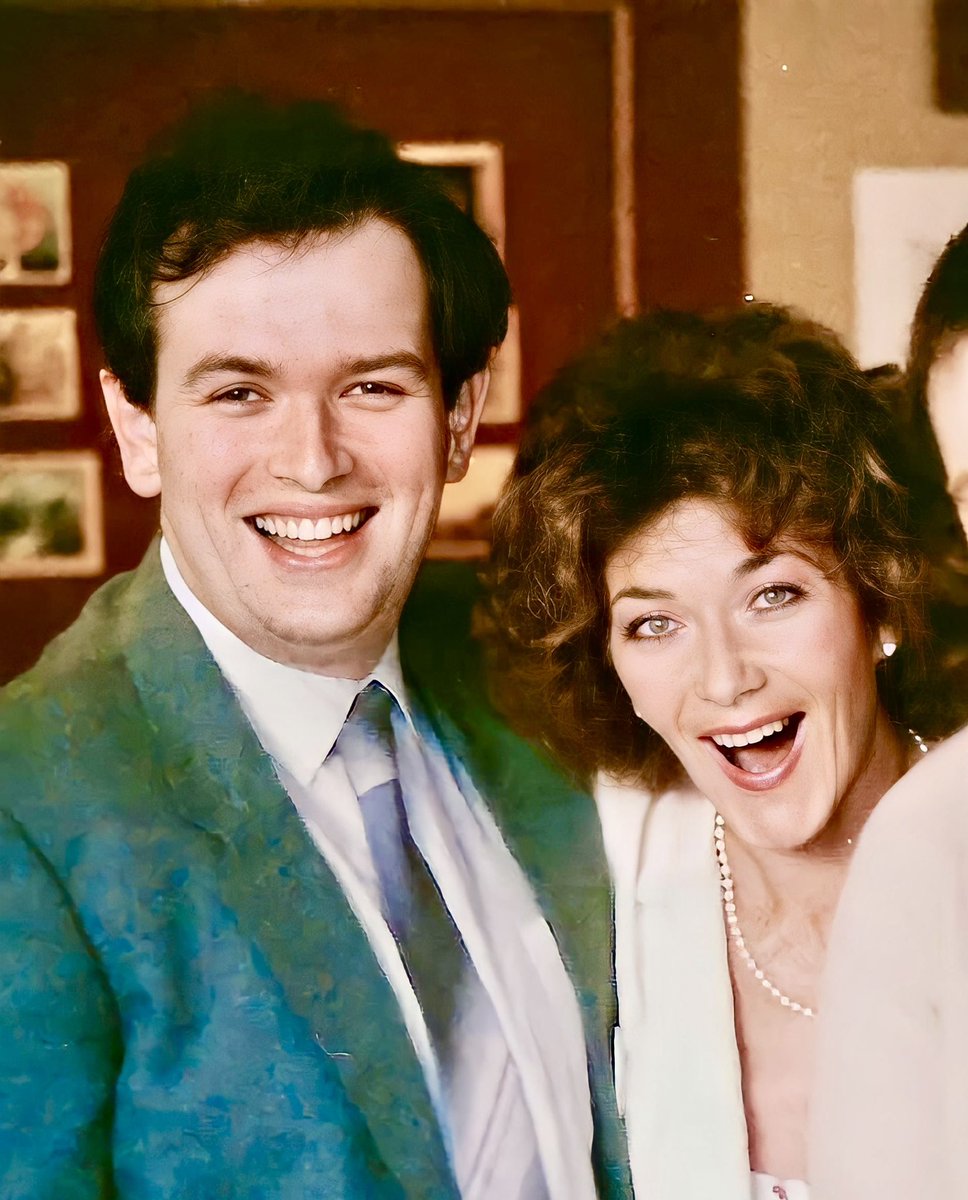 TimeLordDrew61's tweet photo. Happy Birthday to one of my favourite Avenger Girls The lovely brilliant & Talented Linda Thorson.@Thor1847 #LindaThorson #TheAvengers #TaraKing #MarbleheadManor #HilaryStonehill #TheSecondTimeAround #Emmerdale #RingAroundTheMoon https://t.co/psAL5HVGoP