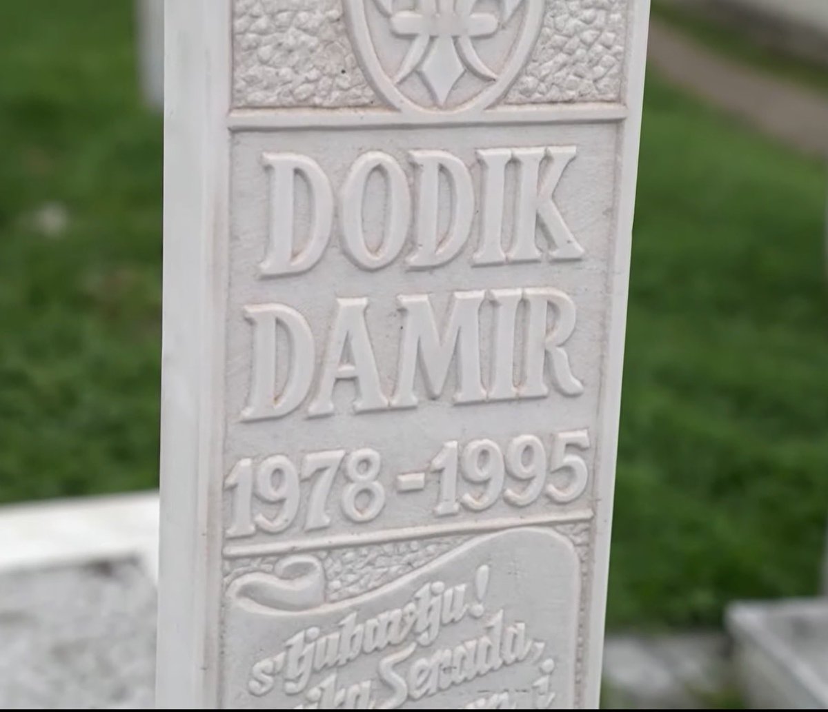 rdjava_viljuska's tweet photo. @DeutscheWelle continuing the “Sarajevo safari” CAMPAIGN OF LIES. A reportage featuring a family of an underaged MUSLIM PARAMILITARY KILLED IN WAR, here presented as a “child civilian victim”. 

The boy was, according to his sister’s testimony, killed while riding a bike..

(1/2) https://t.co/0daMIXwXV4