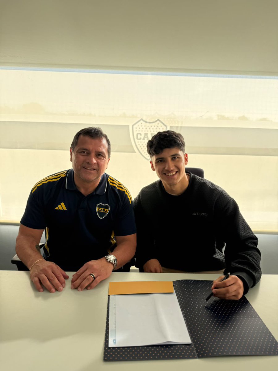 BocaPredio's tweet photo. 𝙈𝙖𝙩𝙞́𝙖𝙨 𝙎𝙖𝙩𝙖𝙨 renovó su contrato profesional con Boca hasta fines del 2029 ✍️🇸🇪

¡Seguimos, Mati! 🤜🤛

#VamosLosPibes 💙💛💙 https://t.co/zledcpr5Bc