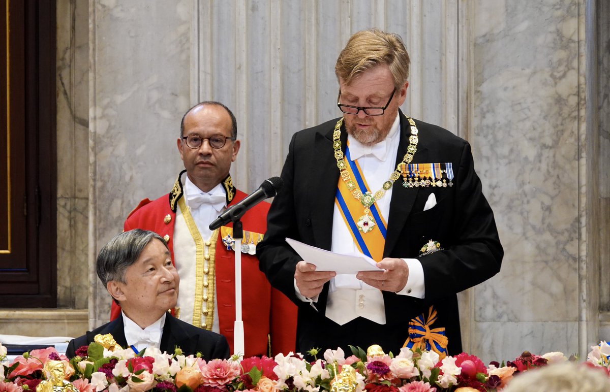 koninklijkhuis's tweet photo. ✨ Het Koninklijk Paar biedt Keizer Naruhito en Keizerin Masako van Japan een staatsbanket aan in Koninklijk Paleis Amsterdam. De Prinses van Oranje, Prinses Ariane, Prinses Beatrix, Prinses Margriet, Prinses Laurentien en prof. mr. Pieter van Vollenhoven zijn ook aanwezig. https://t.co/HKPX8pzKqO