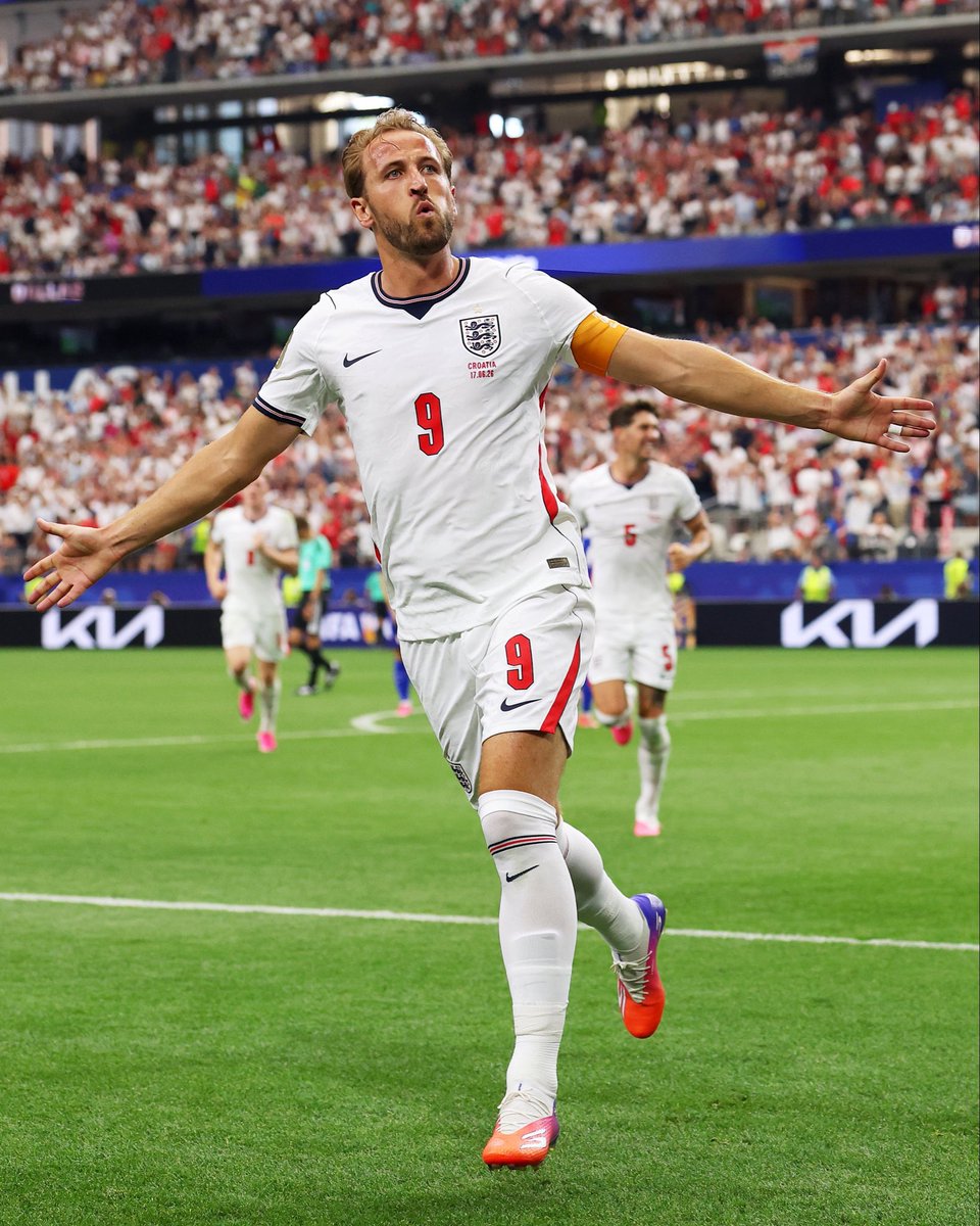 SeanSlaterTHFC's tweet photo. Harry Kane the world’s best No.9️⃣ 🏴󠁧󠁢󠁥󠁮󠁧󠁿 https://t.co/Id7D6YacmX