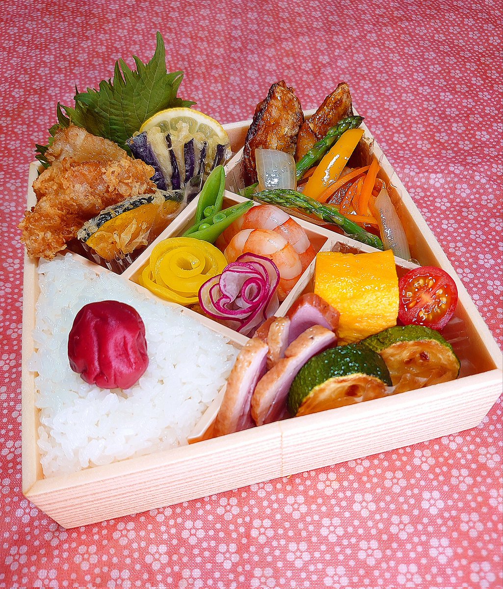 keccokokekoke's tweet photo. サクサク柔らか鶏天と野菜天、鯖南蛮のお弁当

#お弁当記録

今日からお天気崩れ模様
いよいよ東北も梅雨入りかな https://t.co/MPt5mJ4aKe