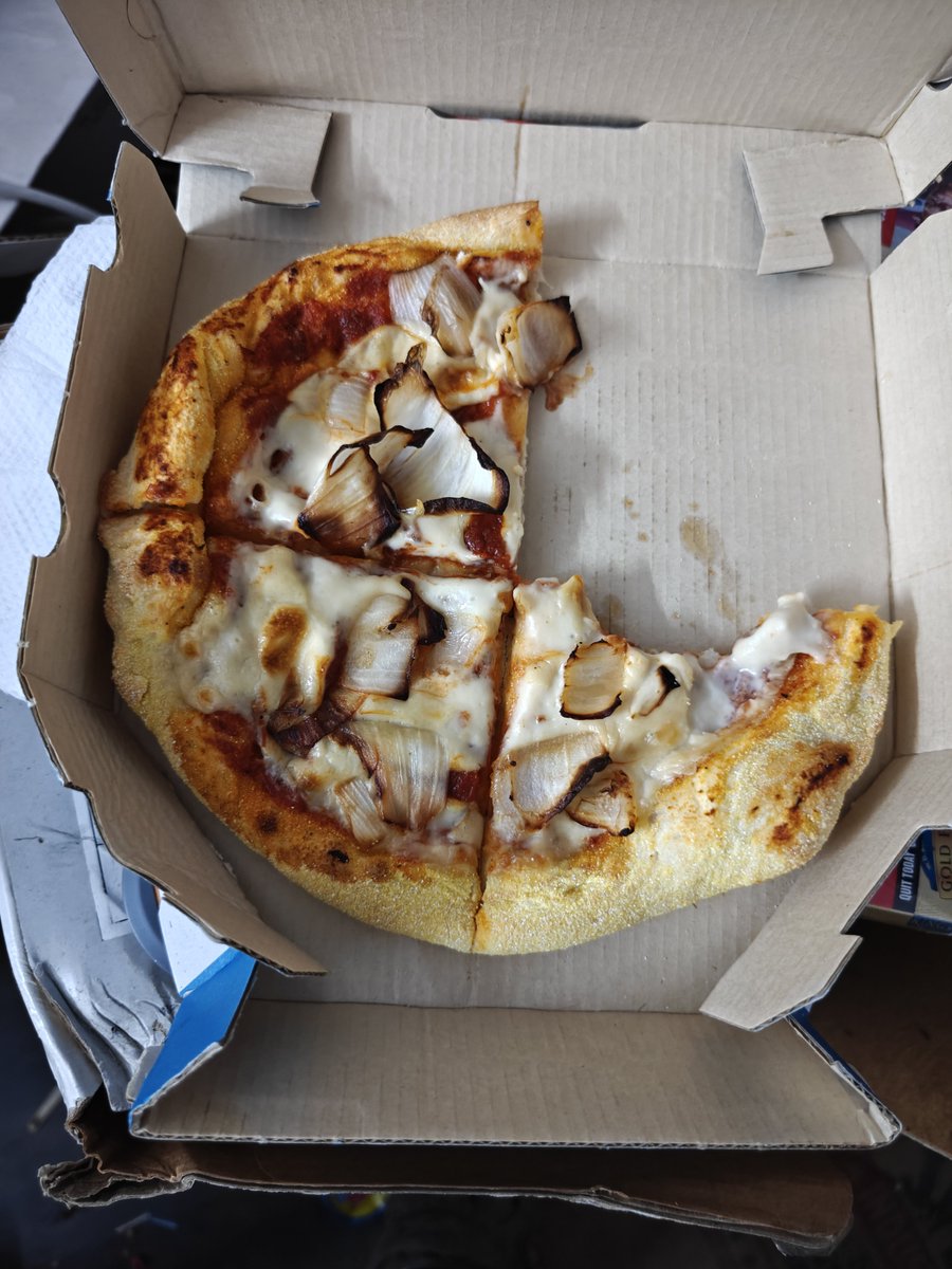 Deepak_BS01's tweet photo. @dominos_india @dominos can u please name these pizza delivered by one of your store.... https://t.co/bKBHcHT3Yr