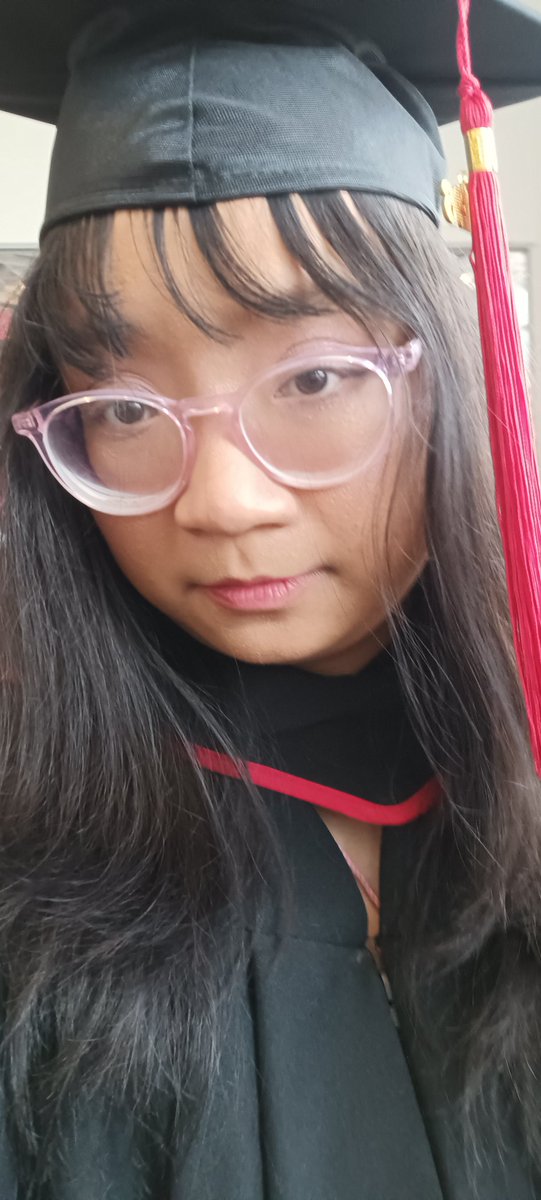 A3THERIALSEA's tweet photo. GUESS WHO FINALLY GRADUATEDDDDDD https://t.co/Fq4oWTixVK