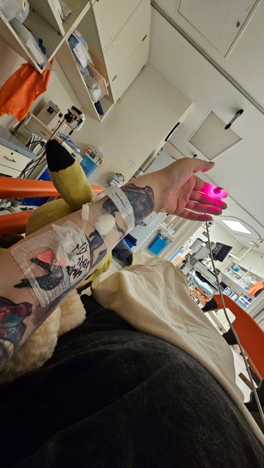 Rey 🐉 - 2 pic. Back in emergency, another procedure done, I am TIREDDDD 9 days before my bday 😞 at least im getting my fluids lol 🫠 https://t.co/8uP3U8mxLx