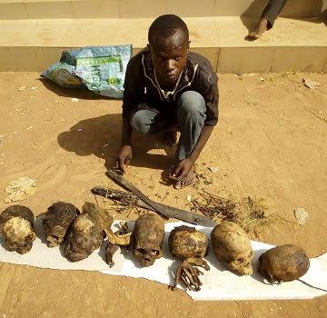 ZakiaBouman's tweet photo. @fweshtiny @dumolwenkosi123 They 🇿🇦 don't sell dug up human remains nor shit openly on the streets. https://t.co/gBvYaYHr07