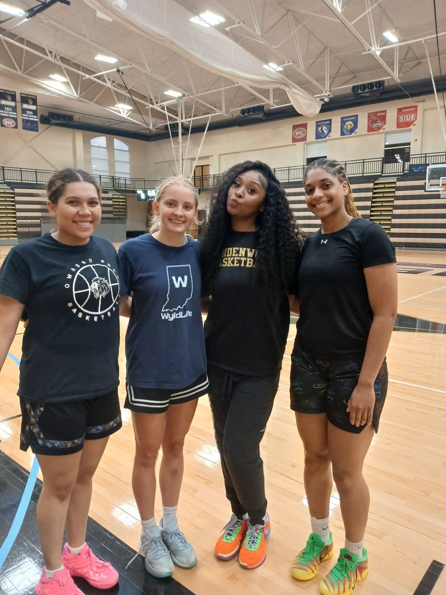 K_Spencer2028's tweet photo. Thank you, @LindenwoodWBB, for an awesome Elite Camp! I loved the energy, intentional coaching, high expectations, and the relationships you build with your players. Thank you for a great experience! ๐๐ฆ #GoLions
@CoachSayers @John_Leonzo @hjdiestelkamp @maxolsan_ @sammwall15 https://t.co/dqisDvutXM