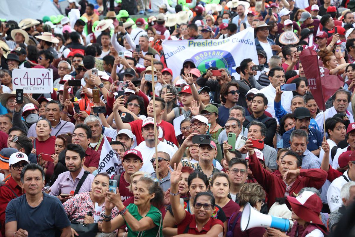 CitlaHM's tweet photo. Junto con la presidenta del @PartidoMorenaMx, @A_MontielR, y nuestros compañeros del @PTnacionalMX y @partidoverdemex, anunciamos que emitiremos las convocatorias para el registro de las y los aspirantes a las Coordinaciones Estatales de la Defensa de la Transformación y la Soberanía Nacional con las siguientes tareas:

✅ Promover logros de la Cuarta Transformación.

✅ Combatir la campaña de mentiras en contra de nuestro movimiento.

✅ Realizar asambleas en defensa de la soberanía nacional.

✅ Las tareas organizativas que determine la dirigencia nacional

📌Del 22 al 27 de junio inicia el periodo de registro.

Seguimos fortaleciendo la organización territorial de nuestro movimiento para que siga avanzando la Transformación en todo el país.

Todo el respaldo a nuestra presidenta @Claudiashein, la mejor presidenta del mundo.

👉🏽 Consulta aquí la convocatoria: https://t.co/YZiDQQewcU