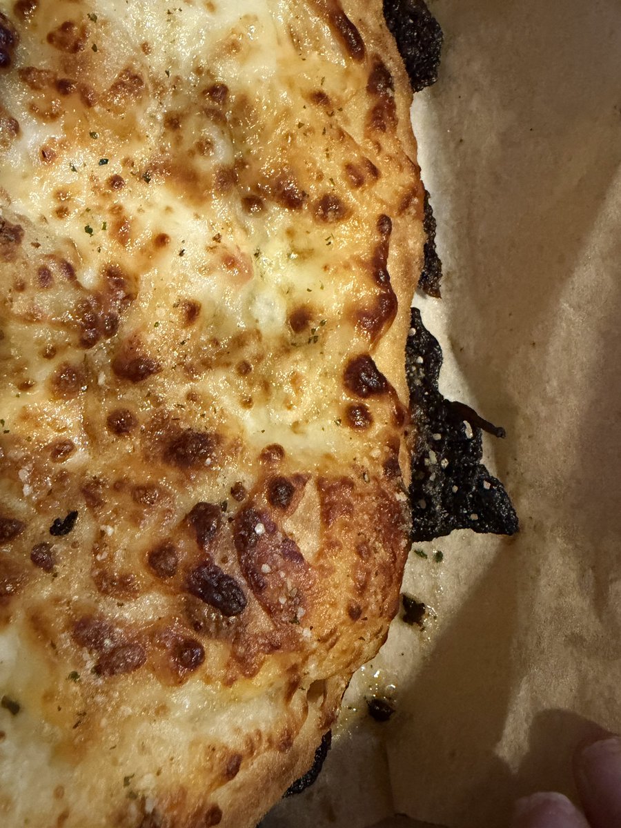 Violetsvanity7's tweet photo. Delicious burnt pizza from @dominos 🤮 https://t.co/vu3WFB88qI