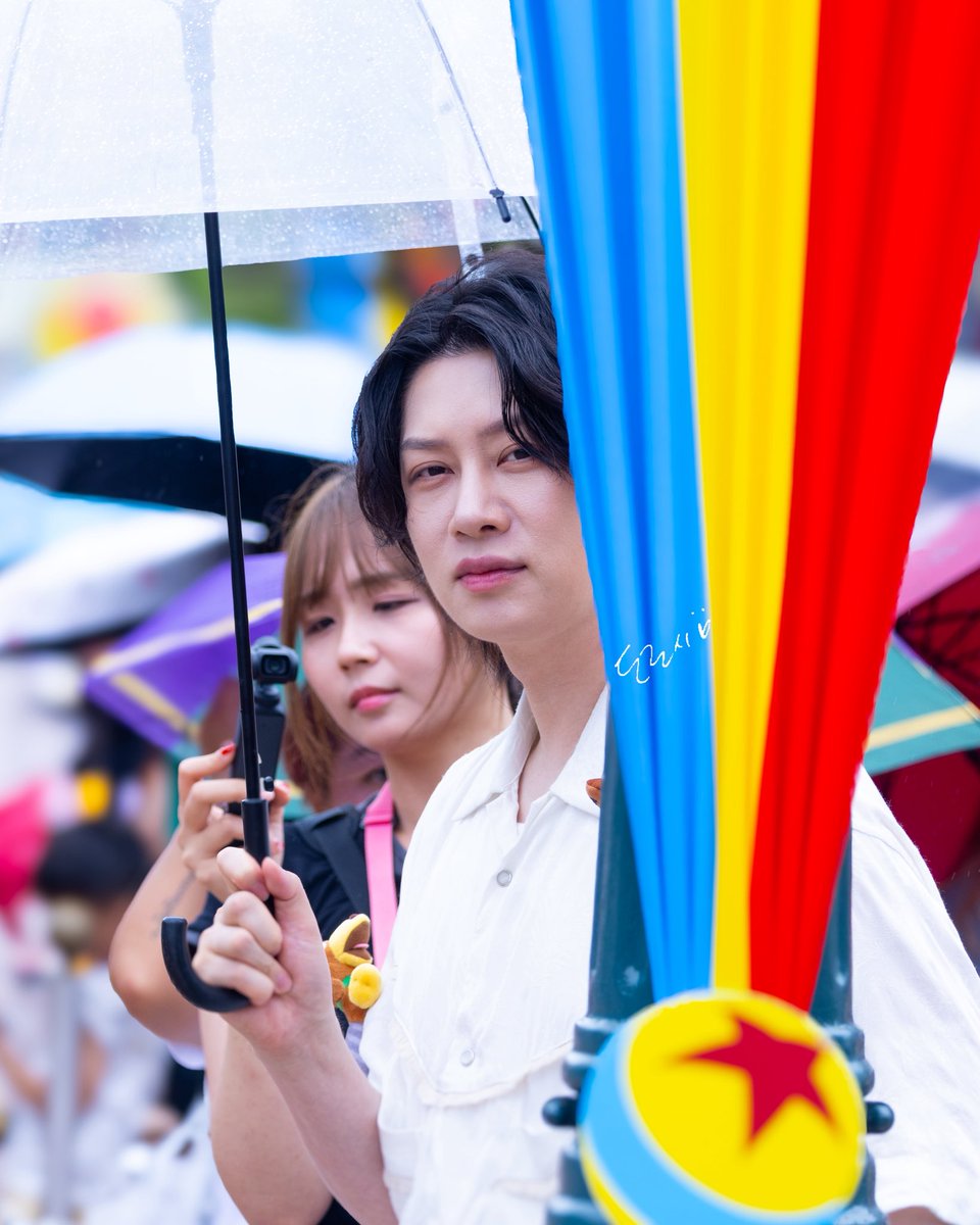 justforwook's tweet photo. 김희철 HEECHUL @ 260617 
HONGKONG DISNEYLAND
#희철 #김희철 https://t.co/RnAuiwtC0I
