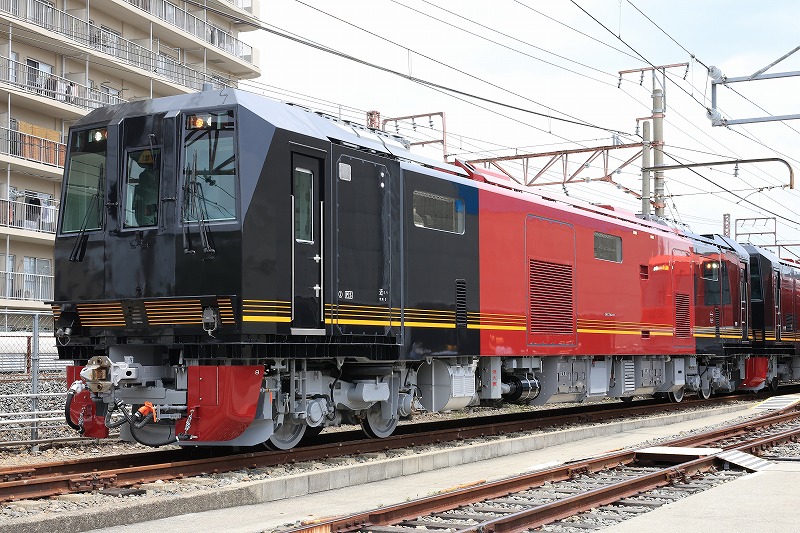 tabitetsu_web's tweet photo. このたびハイブリッド方式の電気式気動車DEC743がお披露目されました。今後、JR西日本の新型事業用車として、また嵯峨野観光鉄道の「嵯峨野トロッコ」牽引用に導入されます。どちらも歴代車両を思わせる素敵なカラーリングに仕上がっています。
#嵯峨野観光鉄道　#嵯峨野トロッコ　#JR西日本 https://t.co/yzCnqLTLla